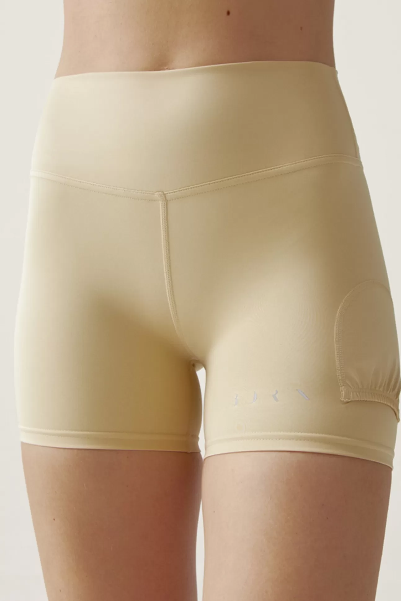 Shop Short Laver Oat Milk Mujer Shorts